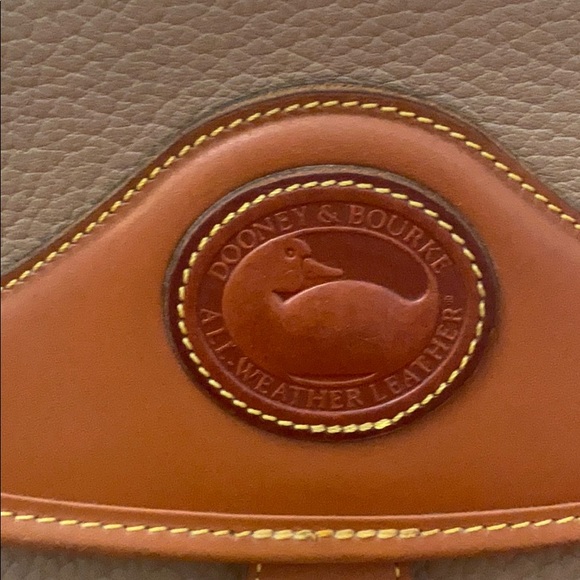 Vintage Dooney and Bourke Crossbody Small Carrier - Picture 6 of 10